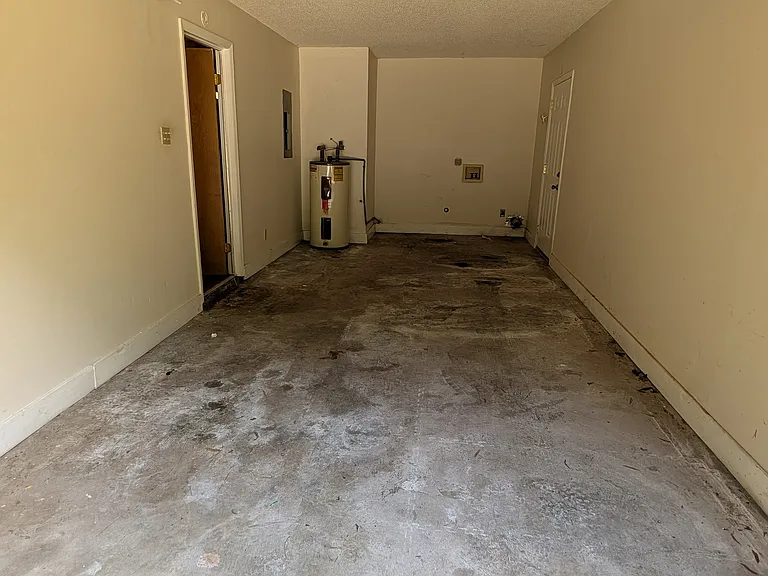 611 S Skinner Ave — Photo 5