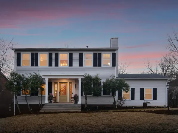 997 Chinoe Rd, Lexington, KY 40502