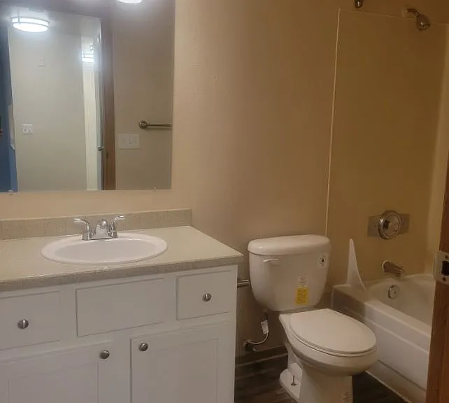 HARTFORD COURT APTS — Photo 16