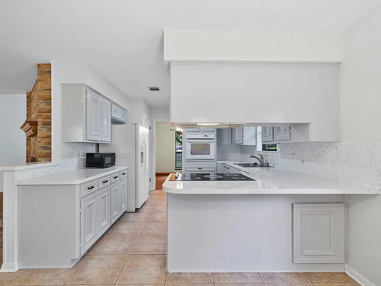 17406 Bobcat Trl — Photo 6