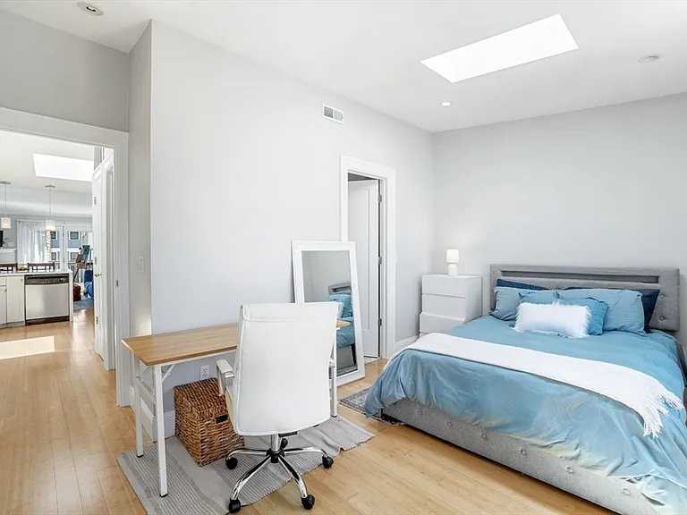 3 Leeds St #3 — Photo 14