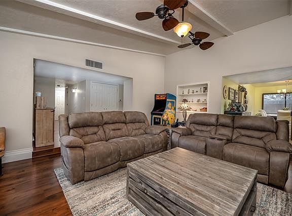 4th image of 2112 Newcombe Dr