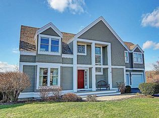 2 Overlook Dr, Bristol, RI 02809