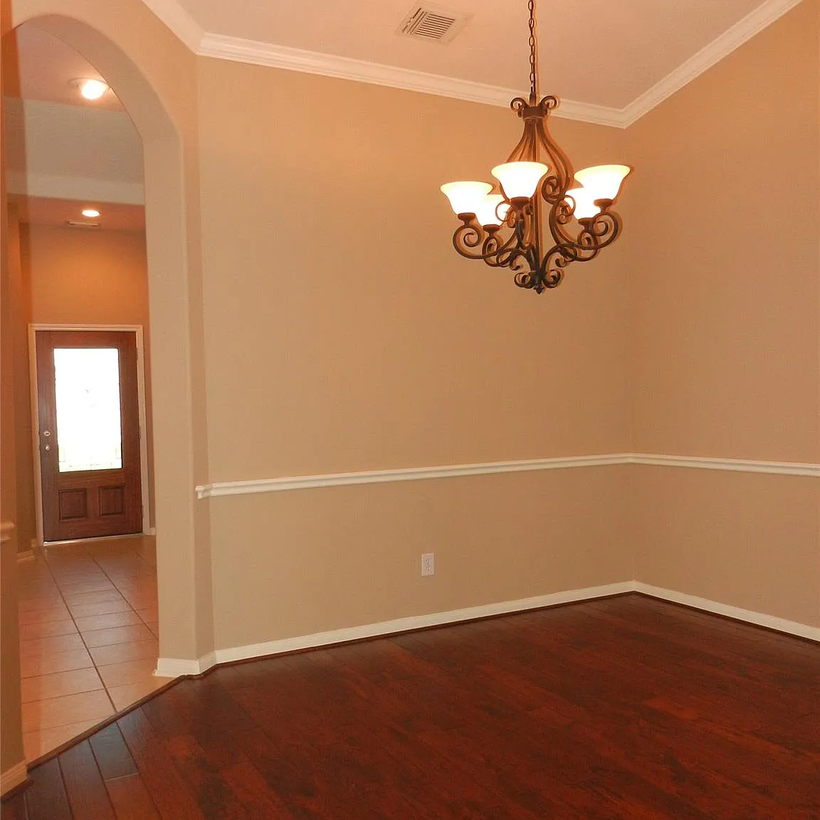 3 bed, 2.0 bath, 2056 sqft, $2,100 — Photo 4