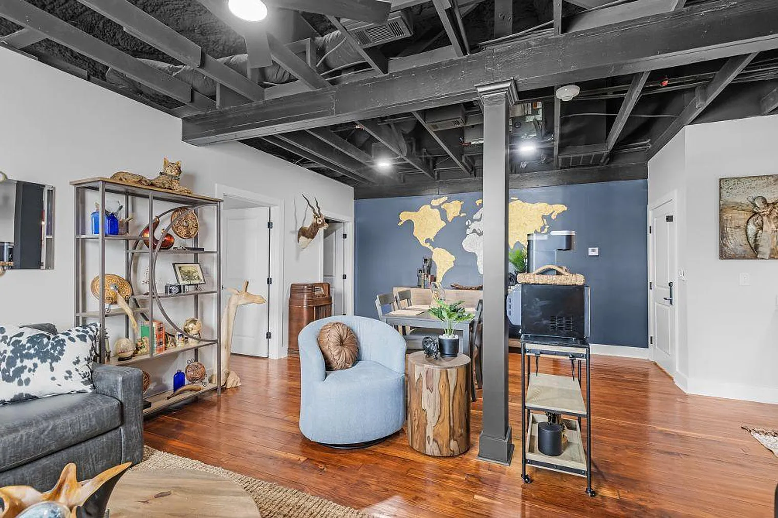 1 bed, 1.0 bath, 699 sqft, $4,200 — Photo 2