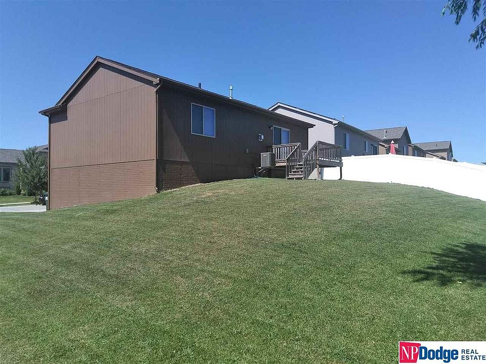 2nd image of 9149 Summit St