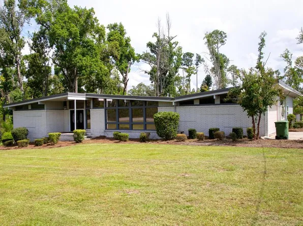 96 N Gill St, Hazlehurst, GA 31539