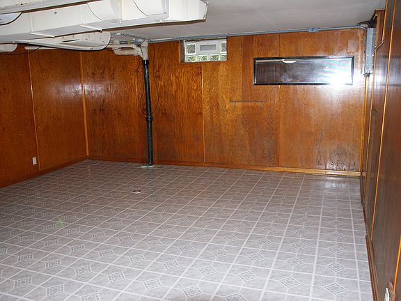 3rd image of 910 Argyle Ave
