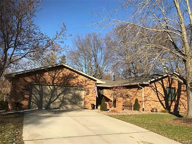 201 Sherwood Dr photo 1