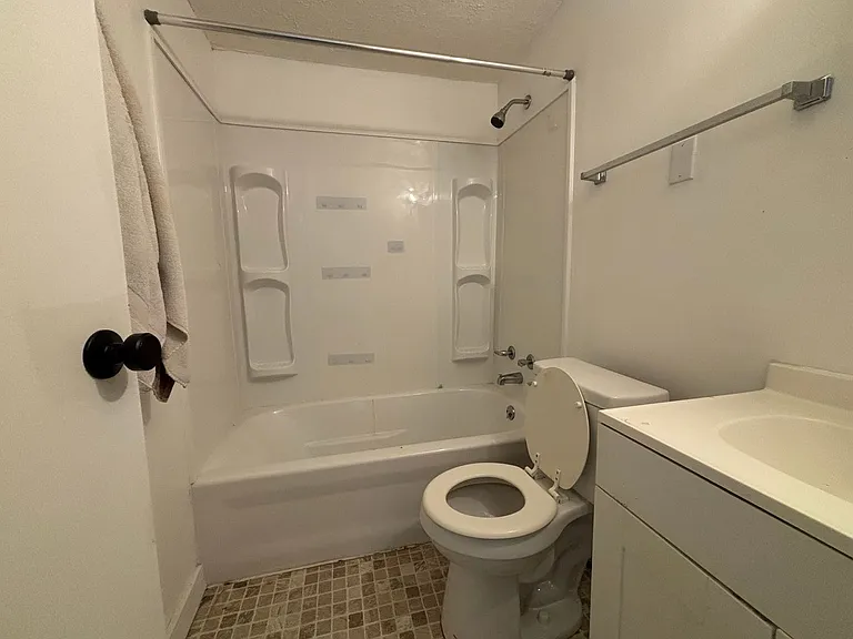 14 Kansas St #C — Photo 7