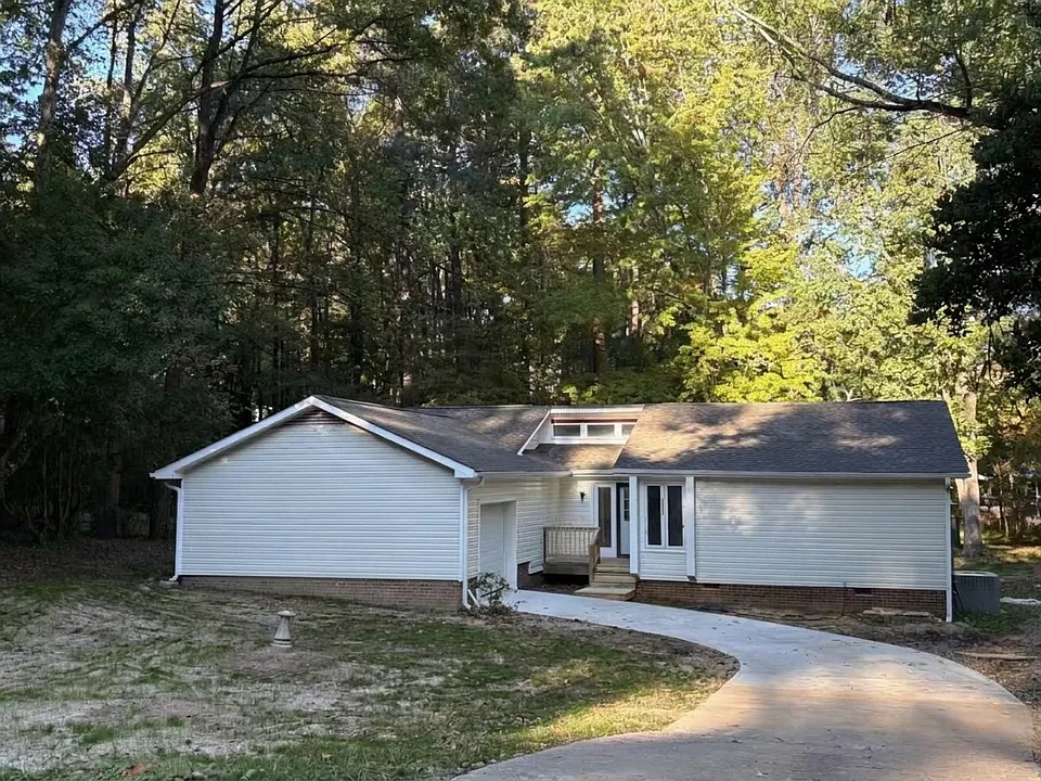 125 Red Bud Ct