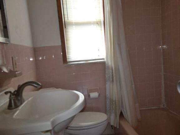 5th image of 1081 Stuyvesant Ave