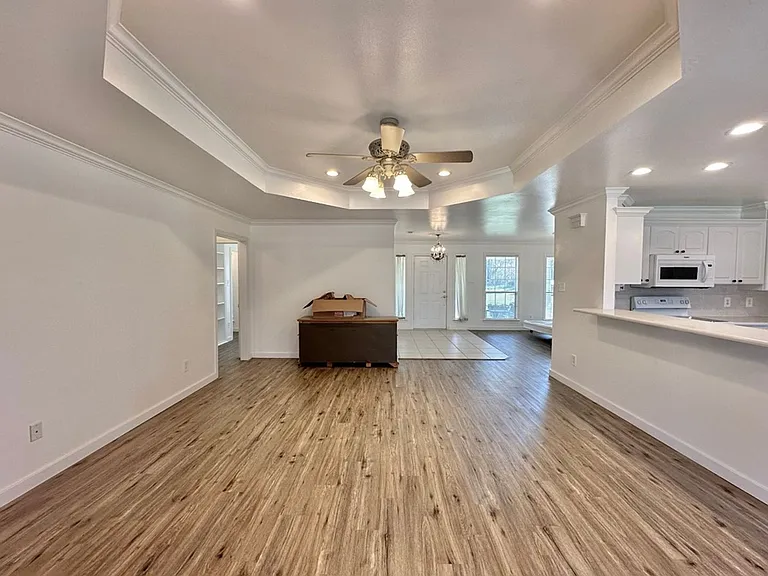 10191 FM 607 N — Photo 14