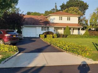 5 Feather Ln, Commack, NY 11725