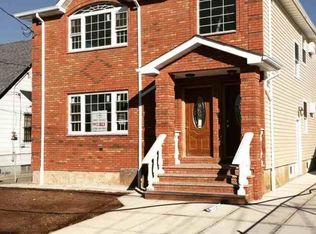148 Th Ave, Rosedale, NY 11413