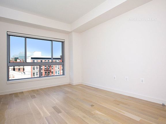 4th image of 2231 Adam Clayton Powell #607