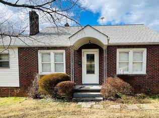 302 N 7th Ave, Mayodan, NC 27027