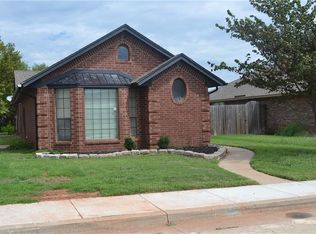 903 Woodward Ave, Moore, OK 73160