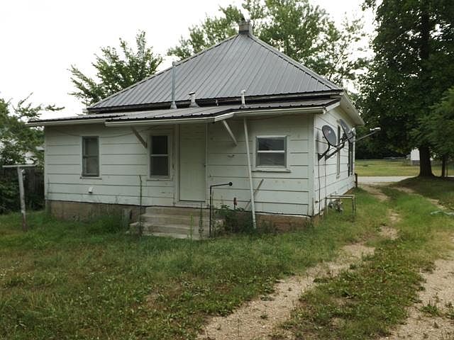 2nd image of 696 S Main St