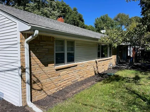 2504 S Westport Rd, Independence, MO 64052