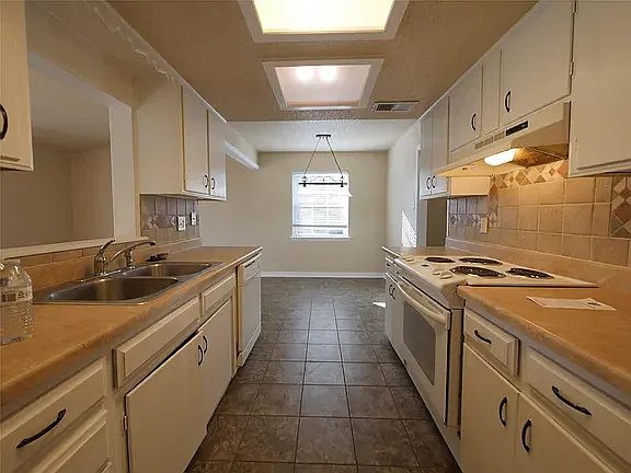 3 bed, 1232 sqft, $1,550 — Photo 4