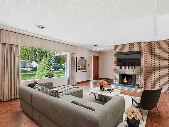 3rd image of 2717 S Raymond Rd