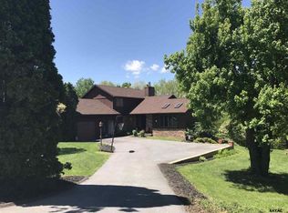 6317 Tamarind Dr, Spring Grove, PA 17362