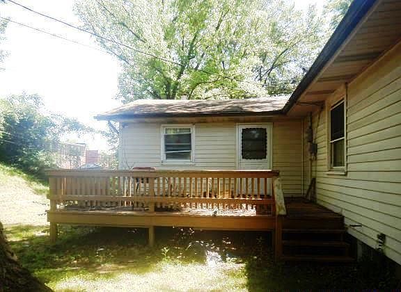 3rd image of 9824 Gloucester Dr