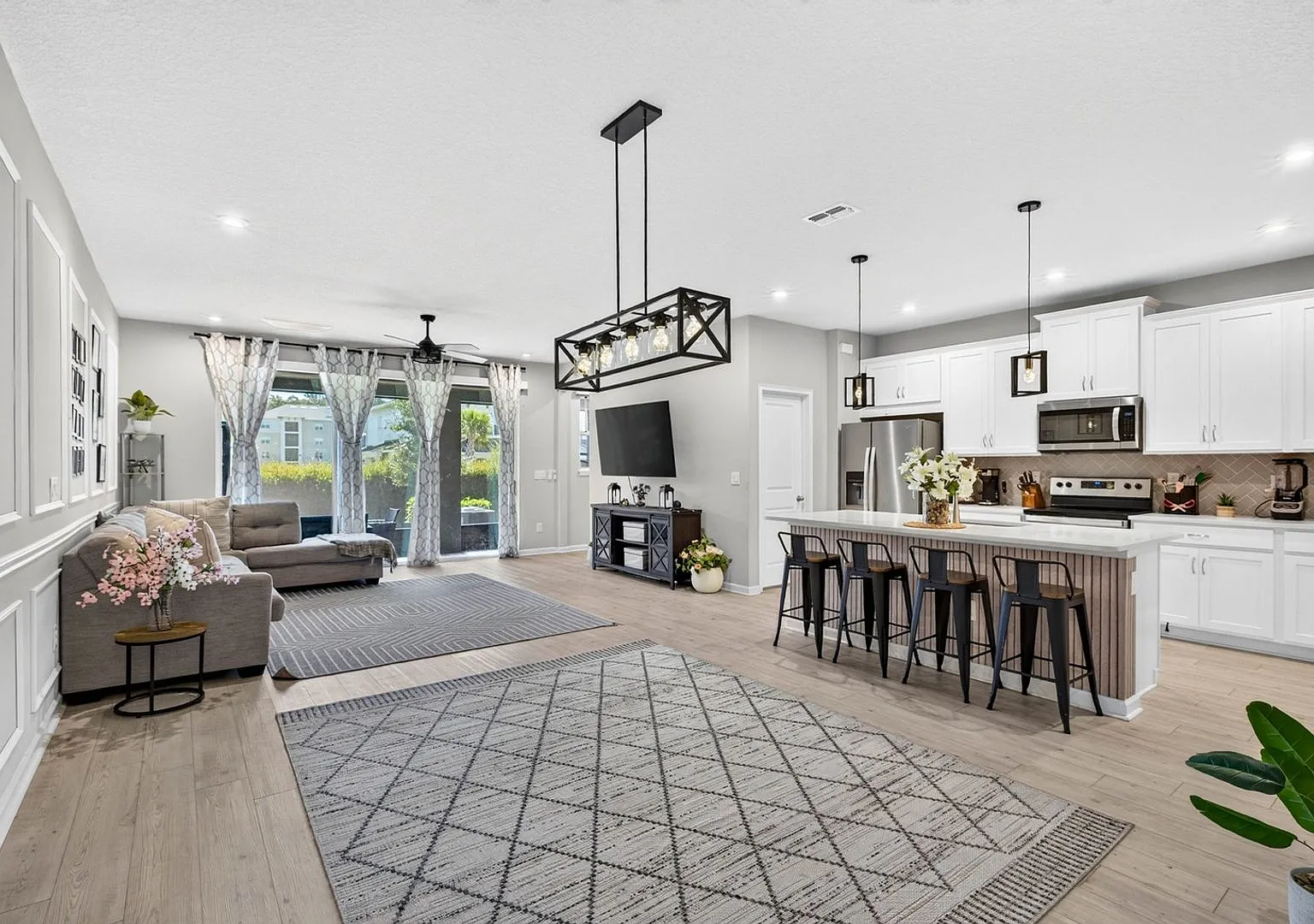 Spacious 3BR Townhome in Lutz — Photo 3
