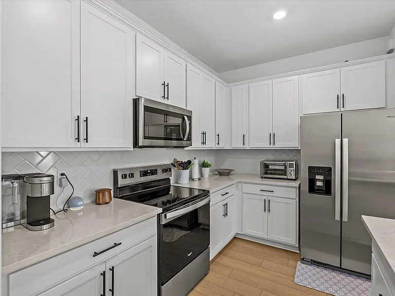 276 SW Sally Way — Photo 12
