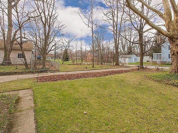4th image of 20050 Upper Valley Dr
