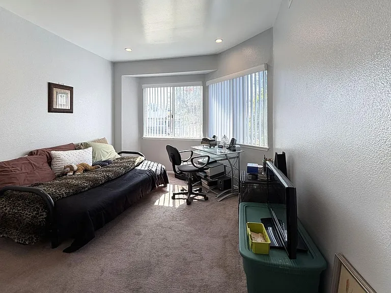 831 Carlton Privado — Photo 11