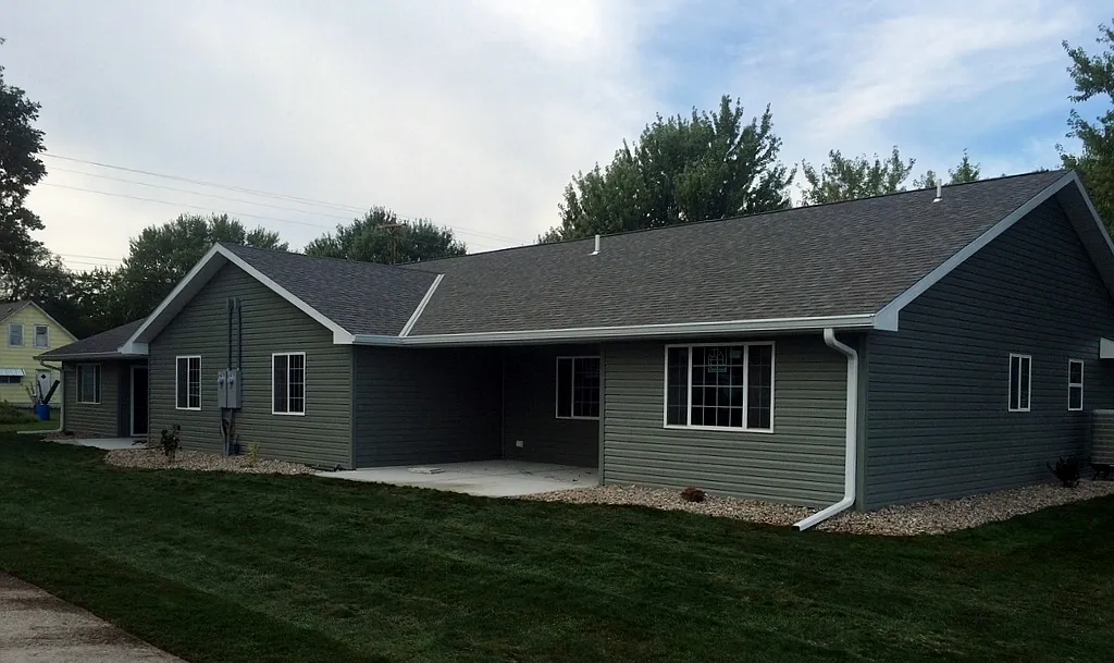 Like New! 2 Bedroom, 2 Bath Duplex — Photo 2