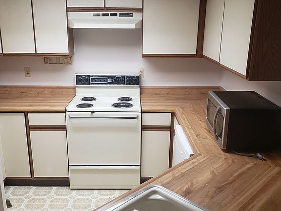 3rd image of 2960 Shadow Creek Dr #L112