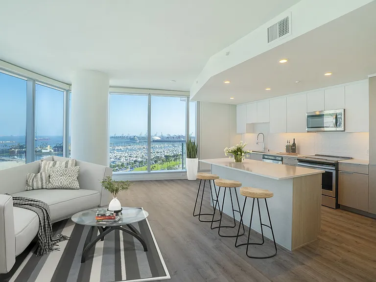Shoreline Gateway — Photo 11