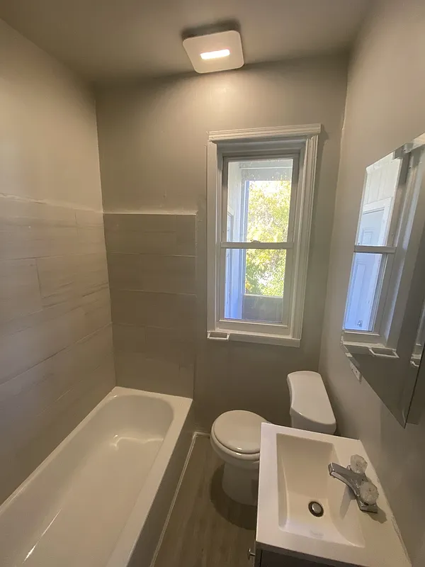 2 bed, 1.0 bath, 900 sqft, $1,300 — Photo 4