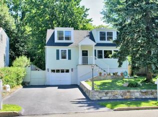 8 Fullin Ct, Norwalk, CT 06851
