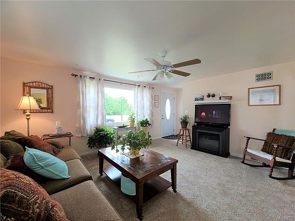 3rd image of 594 Montrose Ave