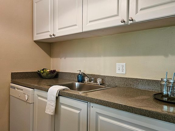 2nd image of 308 N Trask St #B108