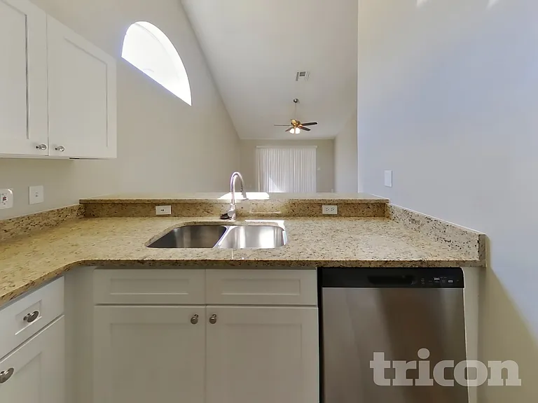 1623 Chatham Cir — Photo 5