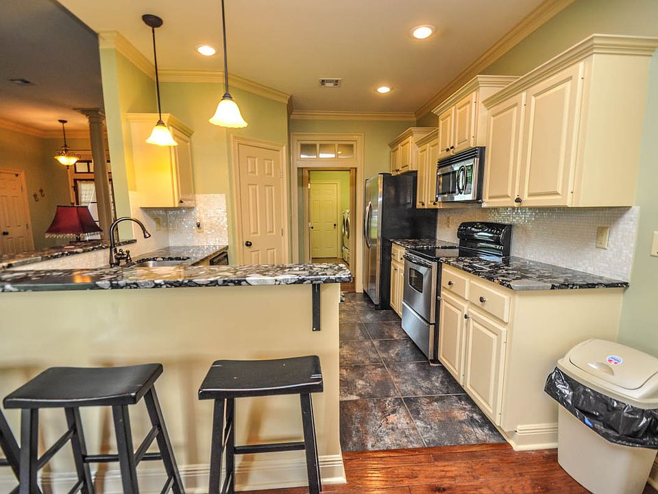 1st image of 102 White Tail Dr
