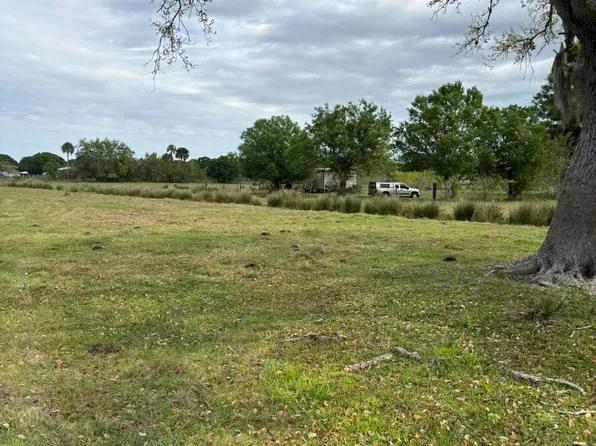 998 E Coker Road, Fort Pierce, FL 34945