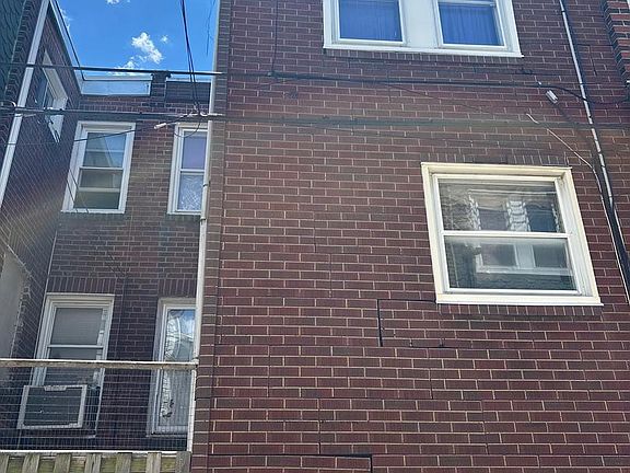 3rd image of 619 E Godfrey Ave