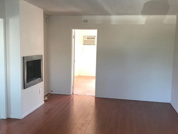 4th image of 11502 Killion St #4