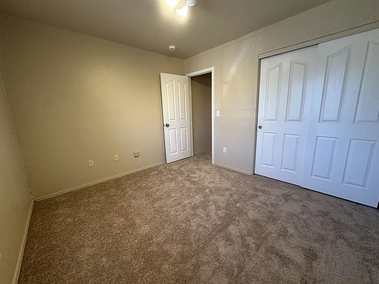 339 N Ocean Dr — Photo 25