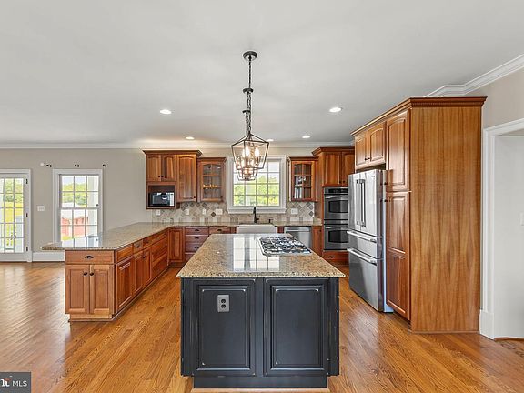 4th image of 582 Miller Rd