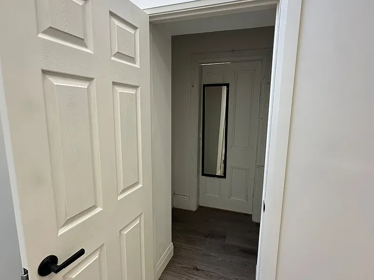 565 Yonge St #4 — Photo 14