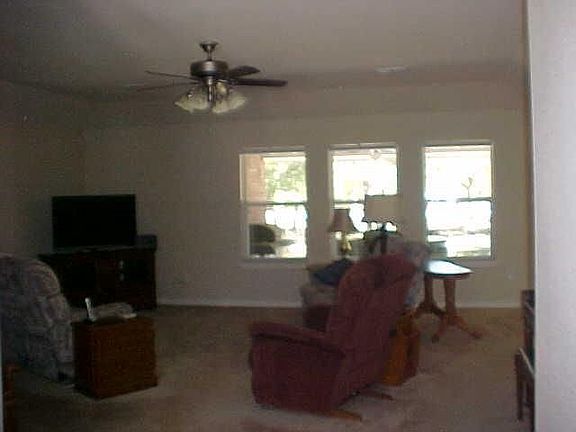 5th image of 601 Robin Hood Ct
