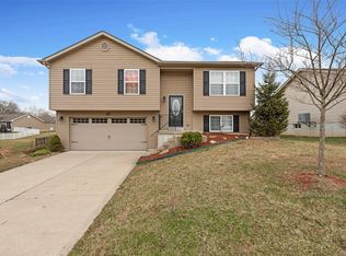 47 Shadow Trace Ct, Wentzville, MO 63385
