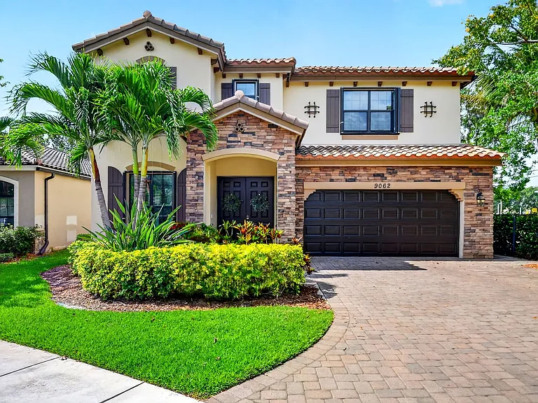 9062 Gulf Cove Dr — Photo 5